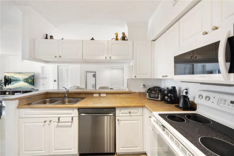 Copropriété à vendre à Sunny Isles Beach, Floride: 2 chambres, 95.13 m2 № 1979368 - photo 9