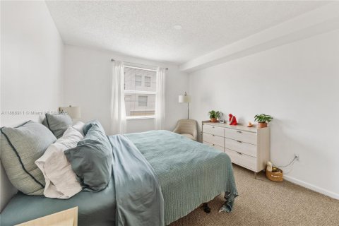 Copropriété à vendre à Sunny Isles Beach, Floride: 2 chambres, 95.13 m2 № 1979368 - photo 15