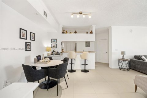 Copropriété à vendre à Sunny Isles Beach, Floride: 2 chambres, 95.13 m2 № 1979368 - photo 2
