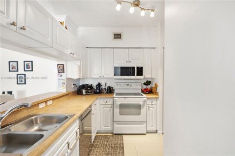 Copropriété à vendre à Sunny Isles Beach, Floride: 2 chambres, 95.13 m2 № 1979368 - photo 8