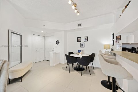 Copropriété à vendre à Sunny Isles Beach, Floride: 2 chambres, 95.13 m2 № 1979368 - photo 4