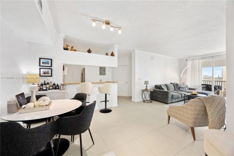 Copropriété à vendre à Sunny Isles Beach, Floride: 2 chambres, 95.13 m2 № 1979368 - photo 1