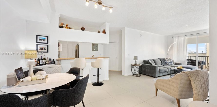 Condo à Sunny Isles Beach, Floride, 2 chambres № 1979368