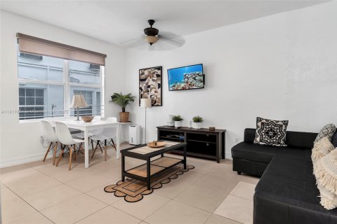 Condominio en venta en Miami Beach, Florida, 1 dormitorio, 50.45 m2 № 1972438 - foto 6