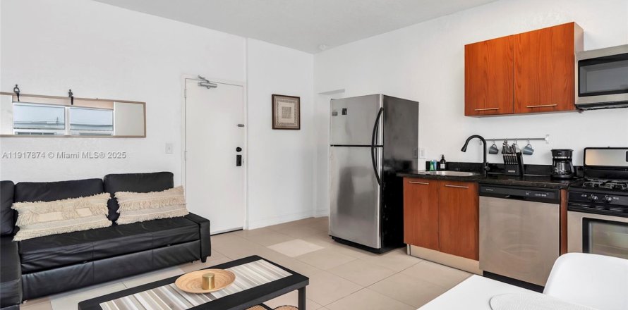 Condominio en Miami Beach, Florida, 1 dormitorio  № 1972438