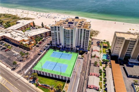 Condominio en alquiler en Saint Pete Beach, Florida, 2 dormitorios, 139.35 m2 № 251588 - foto 1