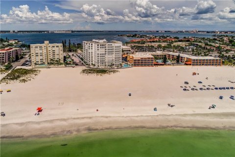 Condominio en alquiler en Saint Pete Beach, Florida, 2 dormitorios, 139.35 m2 № 251588 - foto 2