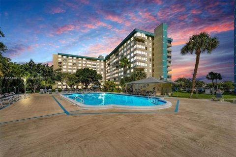 Condo in Hollywood, Florida, 2 bedrooms  № 1857424 - photo 4