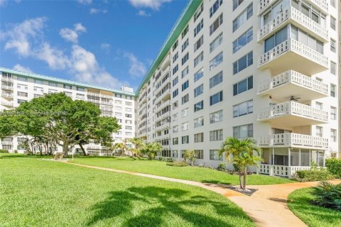 Condo in Hollywood, Florida, 2 bedrooms  № 1857424 - photo 6