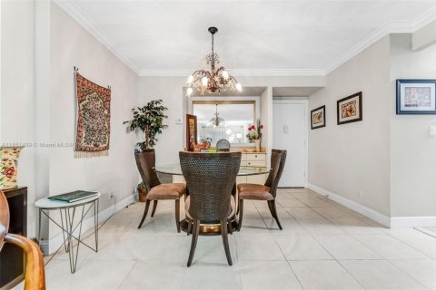 Condo in Hollywood, Florida, 2 bedrooms  № 1857424 - photo 8