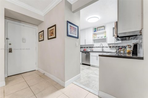 Condo in Hollywood, Florida, 2 bedrooms  № 1857424 - photo 19