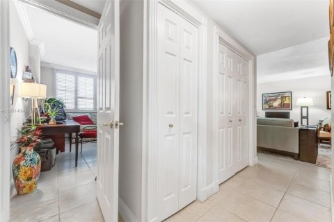 Condo in Hollywood, Florida, 2 bedrooms  № 1857424 - photo 24