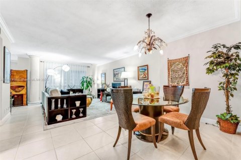 Condo in Hollywood, Florida, 2 bedrooms  № 1857424 - photo 12
