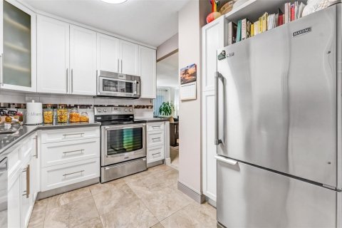 Condo in Hollywood, Florida, 2 bedrooms  № 1857424 - photo 15