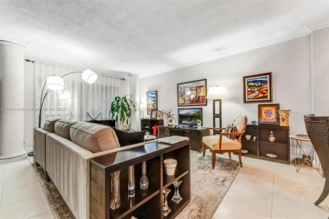 Condo in Hollywood, Florida, 2 bedrooms  № 1857424 - photo 9