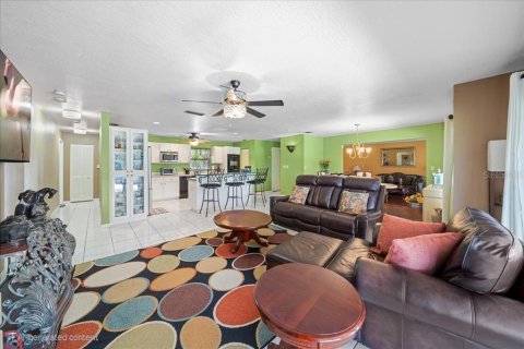House in Palm Bay, Florida 4 bedrooms, 206.8 sq.m. № 1846841 - photo 12