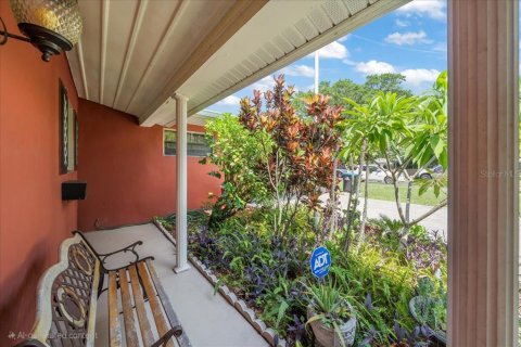 House in Palm Bay, Florida 4 bedrooms, 206.8 sq.m. № 1846841 - photo 2