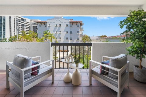 Condominio en venta en Coral Gables, Florida, 3 dormitorios, 172.05 m2 № 2052091 - foto 3