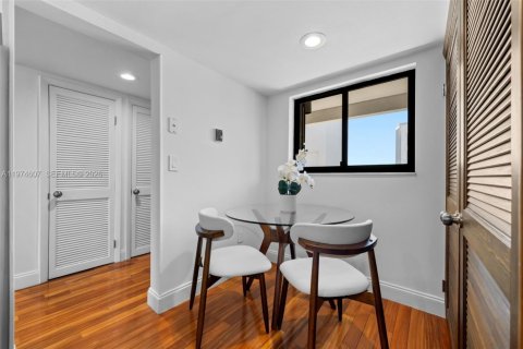 Condominio en venta en Coral Gables, Florida, 3 dormitorios, 172.05 m2 № 2052091 - foto 30