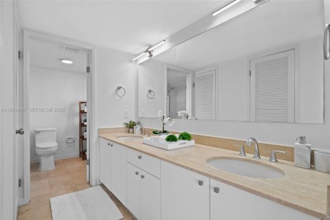 Condominio en venta en Coral Gables, Florida, 3 dormitorios, 172.05 m2 № 2052091 - foto 8