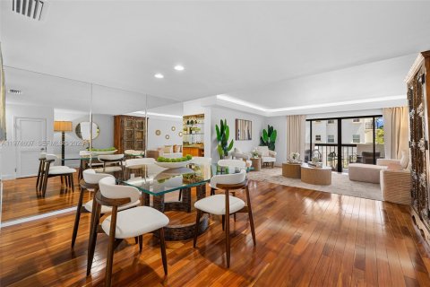 Condominio en venta en Coral Gables, Florida, 3 dormitorios, 172.05 m2 № 2052091 - foto 2