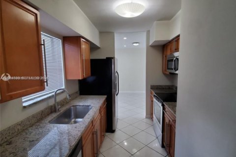 Villa ou maison à louer à North Miami Beach, Floride: 4 chambres, 103.86 m2 № 2171285 - photo 3
