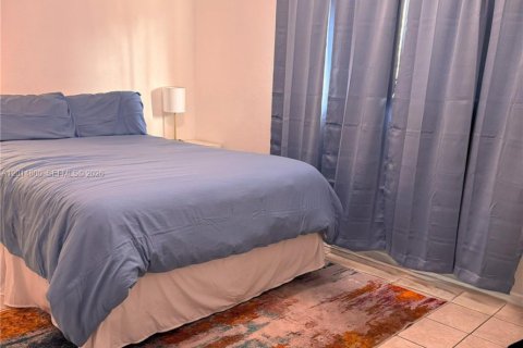 Villa ou maison à louer à North Miami Beach, Floride: 4 chambres, 103.86 m2 № 2171285 - photo 5