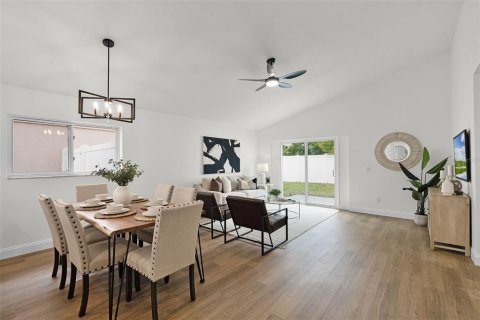 House in Orlando, Florida 3 bedrooms, 127.18 sq.m. № 1900775 - photo 7