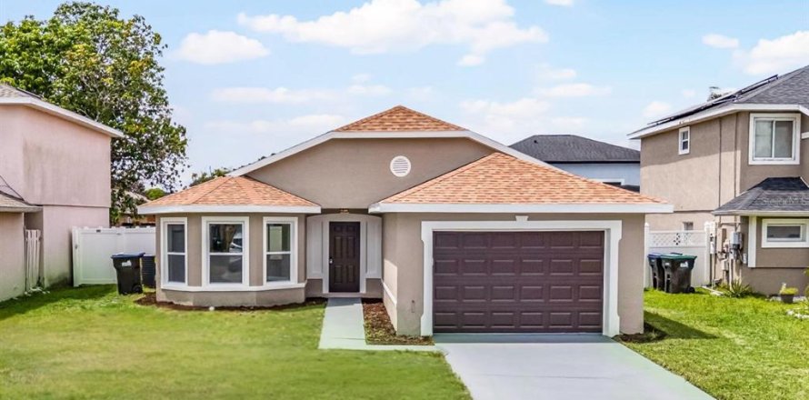 House in Orlando, Florida 3 bedrooms, 127.18 sq.m. № 1900775