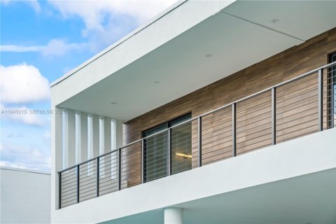 Casa en venta en Weston, Florida, 5 dormitorios, 491.73 m2 № 2002019 - foto 2