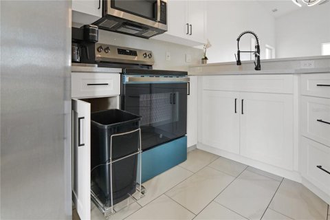 Casa en alquiler en Port Richey, Florida, 3 dormitorios, 111.3 m2 № 1872998 - foto 14