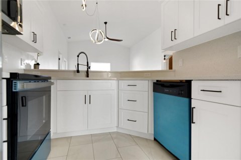 Casa en alquiler en Port Richey, Florida, 3 dormitorios, 111.3 m2 № 1872998 - foto 15