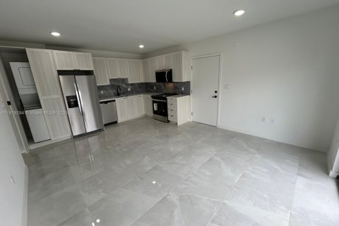 Casa en alquiler en Homestead, Florida, 3 dormitorios, 131.46 m2 № 1974844 - foto 5