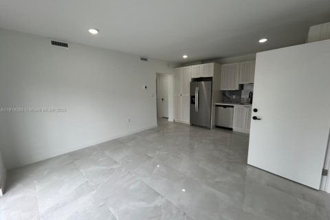 Casa en alquiler en Homestead, Florida, 3 dormitorios, 131.46 m2 № 1974844 - foto 4