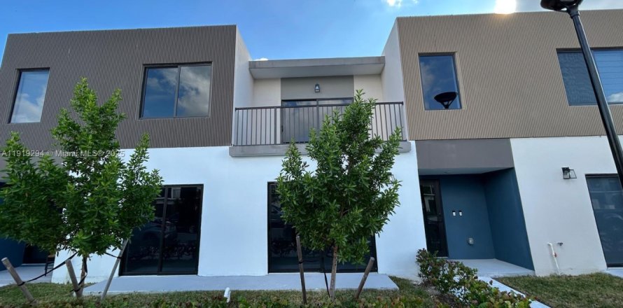 Casa en Homestead, Florida 3 dormitorios, 131.46 m2 № 1974844