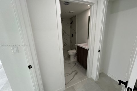 Casa en alquiler en Homestead, Florida, 3 dormitorios, 131.46 m2 № 1974844 - foto 6