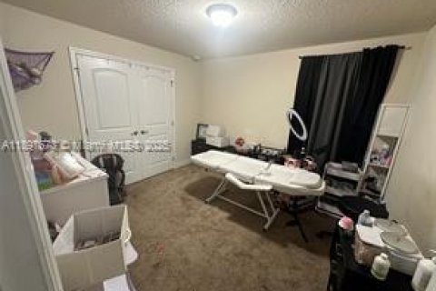 House in Port St. Lucie, Florida 3 bedrooms, 214.7 sq.m. № 2014510 - photo 15