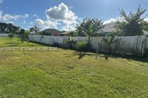 House in Port St. Lucie, Florida 3 bedrooms, 214.7 sq.m. № 2014510 - photo 5