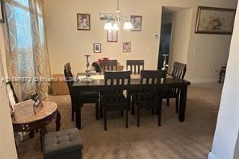 House in Port St. Lucie, Florida 3 bedrooms, 214.7 sq.m. № 2014510 - photo 6