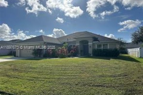 House in Port St. Lucie, Florida 3 bedrooms, 214.7 sq.m. № 2014510