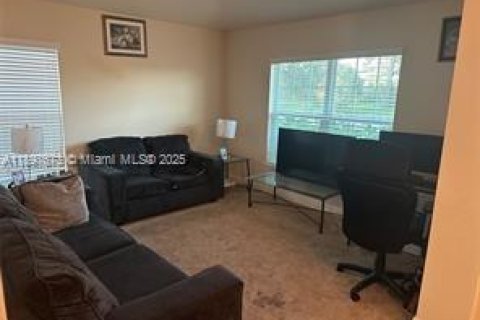 House in Port St. Lucie, Florida 3 bedrooms, 214.7 sq.m. № 2014510 - photo 9