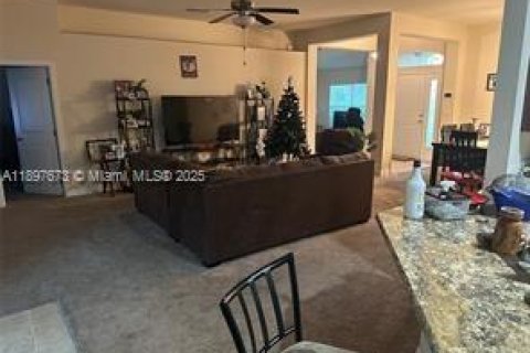 House in Port St. Lucie, Florida 3 bedrooms, 214.7 sq.m. № 2014510 - photo 8