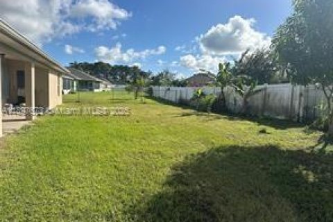 House in Port St. Lucie, Florida 3 bedrooms, 214.7 sq.m. № 2014510 - photo 3