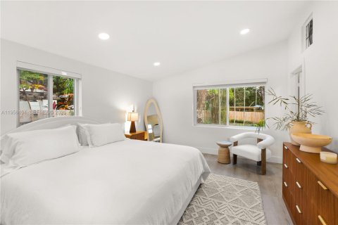 House in Miami, Florida 3 bedrooms, 183.76 sq.m. № 2009967 - photo 30