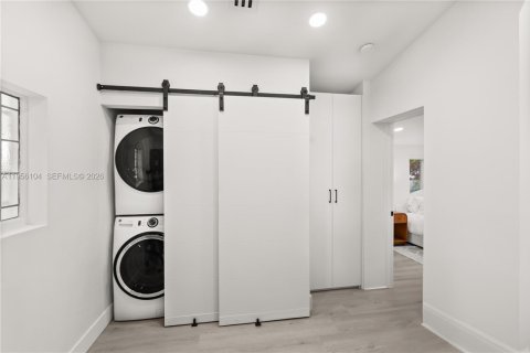 House in Miami, Florida 3 bedrooms, 183.76 sq.m. № 2009967 - photo 22