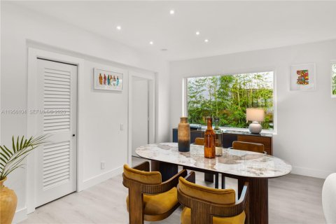 House in Miami, Florida 3 bedrooms, 183.76 sq.m. № 2009967 - photo 16