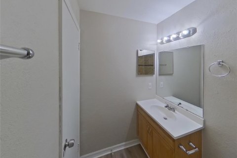 Villa ou maison à louer à Brandon, Floride: 4 chambres, 141.95 m2 № 1866205 - photo 9