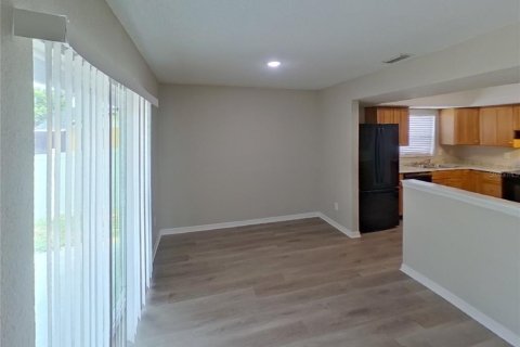 Villa ou maison à louer à Brandon, Floride: 4 chambres, 141.95 m2 № 1866205 - photo 4