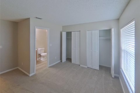Villa ou maison à louer à Brandon, Floride: 4 chambres, 141.95 m2 № 1866205 - photo 8