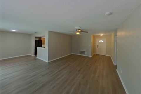 Villa ou maison à louer à Brandon, Floride: 4 chambres, 141.95 m2 № 1866205 - photo 2